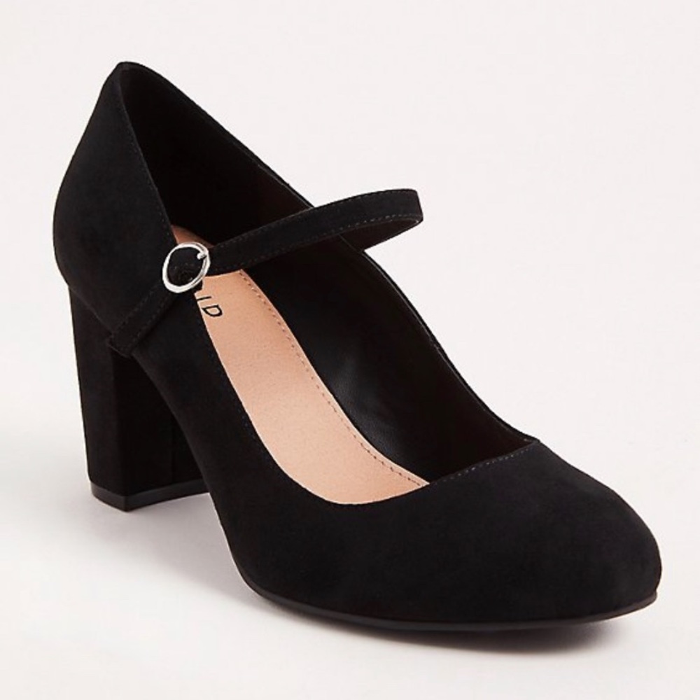 Black Mary Jane pumps size 9- never worn!